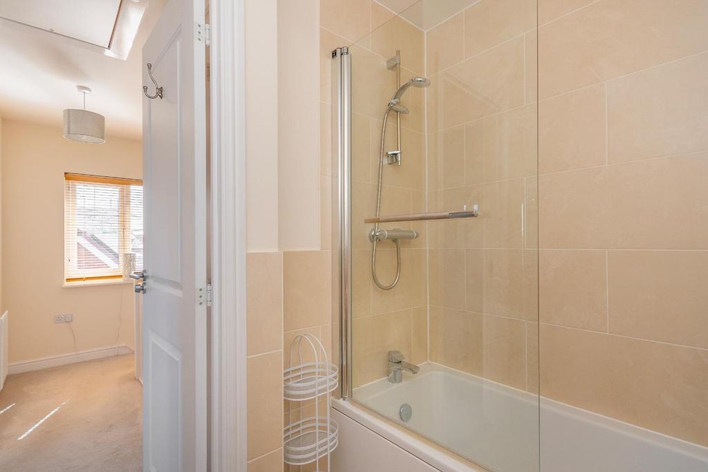 0 G7 CLCV - Bathroom A.jpg