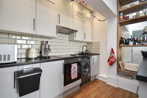 2 bedroom flat for sale, Eversfield Place, St. Leonards-On-Sea