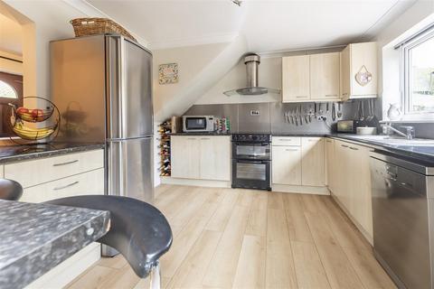 28 Lincolns Field, Epping, CM16 5DZ