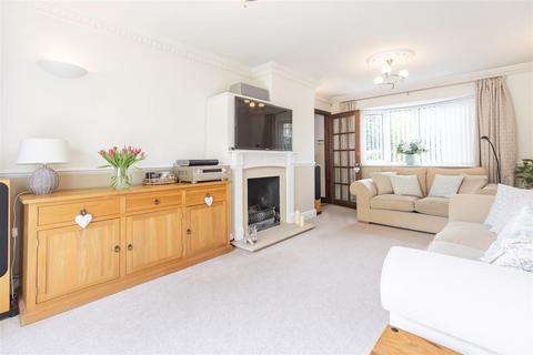 28 Lincolns Field, Epping, CM16 5DZ