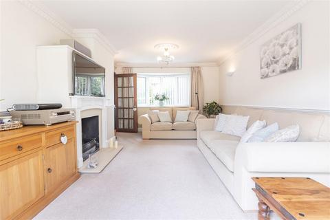 28 Lincolns Field, Epping, CM16 5DZ