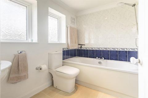 28 Lincolns Field, Epping, CM16 5DZ