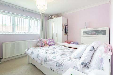 28 Lincolns Field, Epping, CM16 5DZ