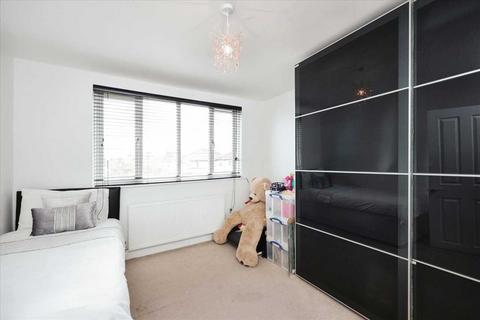 4 bedroom detached house for sale, Tenby Avenue, Harrow