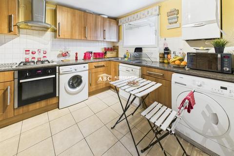undefined, Belle Vue Estate, London