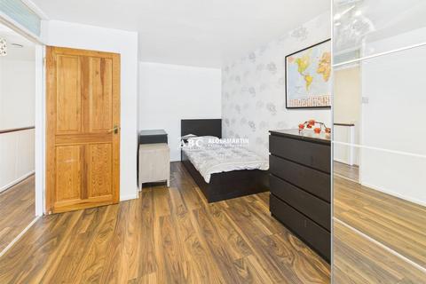 undefined, Belle Vue Estate, London