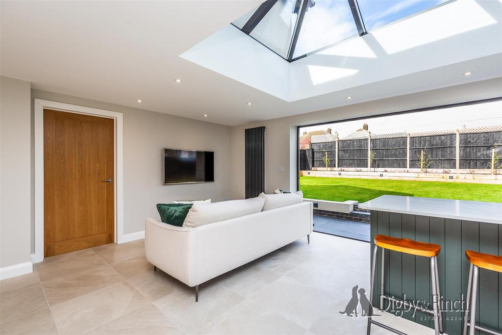 19 Stirling Road, Stamford, PE9 2 XF-15watermarked.