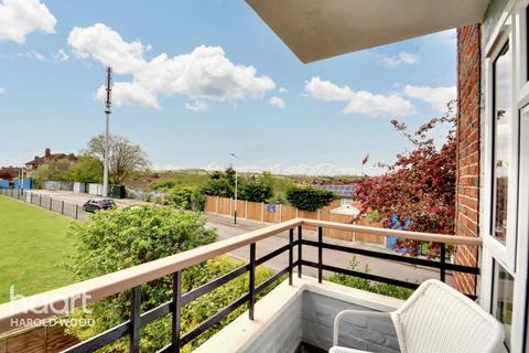 10, Ingleton House Kings Lynn Drive, Romford, RM3 8BW