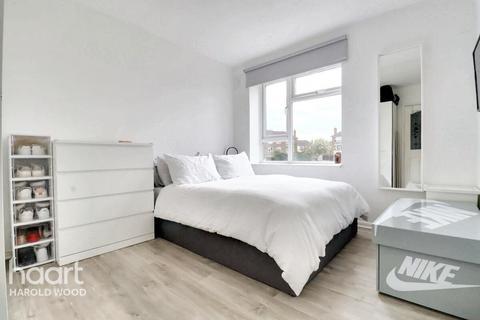10, Ingleton House Kings Lynn Drive, Romford, RM3 8BW
