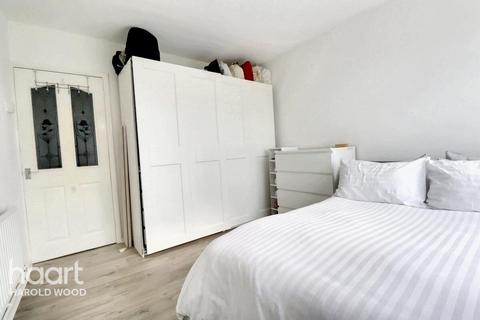 10, Ingleton House Kings Lynn Drive, Romford, RM3 8BW
