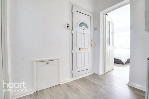 10, Ingleton House Kings Lynn Drive, Romford, RM3 8BW