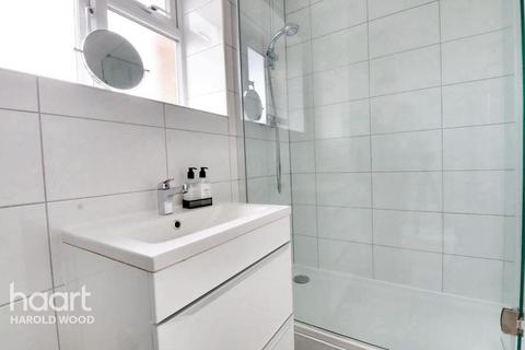 10, Ingleton House Kings Lynn Drive, Romford, RM3 8BW