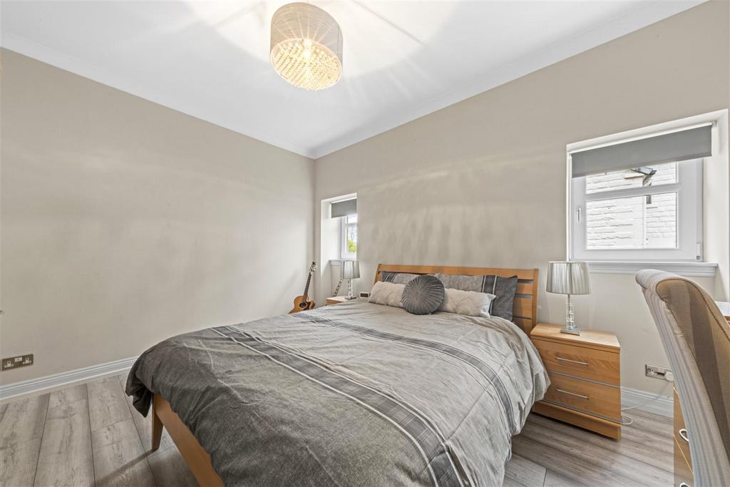 Bedroom 1 (2).JPG