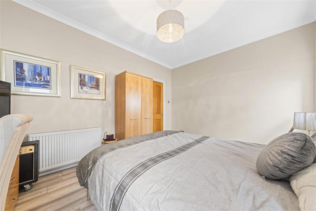 Bedroom 1 (3).JPG