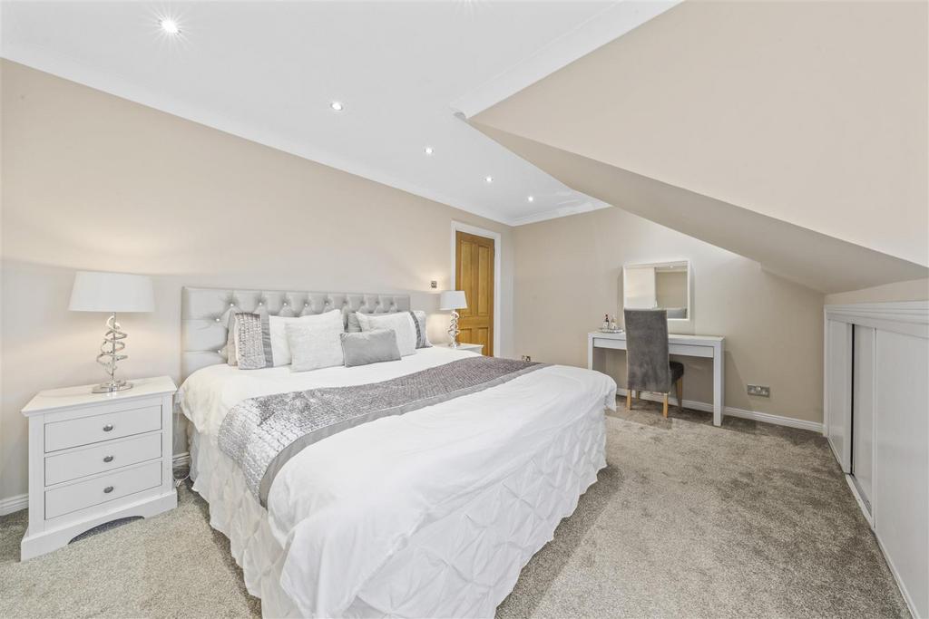 Master Bedroom (3).JPG