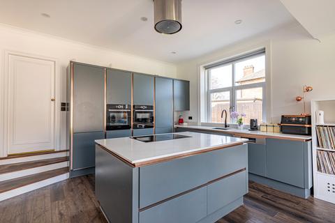 9 Helensburgh Drive, Glasgow, G13 1RR