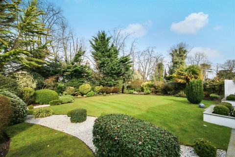 4 bedroom detached house for sale, May Gardens, Elstree WD6