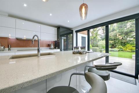 4 bedroom detached house for sale, May Gardens, Elstree WD6