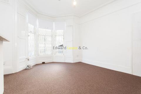 3 bedroom flat to rent, Alvington Crescent, London E8