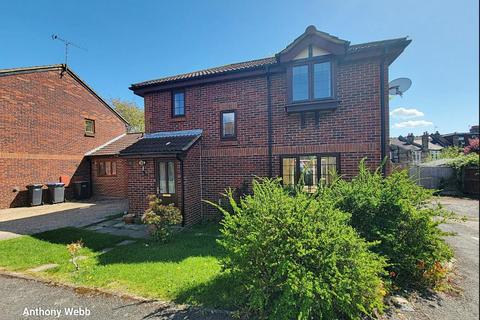3 bedroom detached house to rent, Crothall Close, Palmers Green,N13