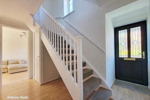 3 bedroom detached house to rent, Crothall Close, Palmers Green,N13