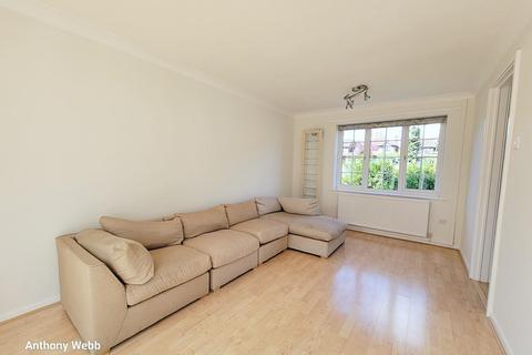3 bedroom detached house to rent, Crothall Close, Palmers Green,N13