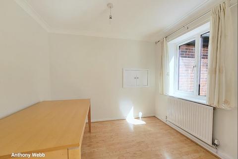 3 bedroom detached house to rent, Crothall Close, Palmers Green,N13