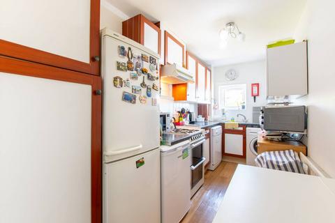 2 bedroom flat for sale, Lucas Close, Willesden Green, London, NW10