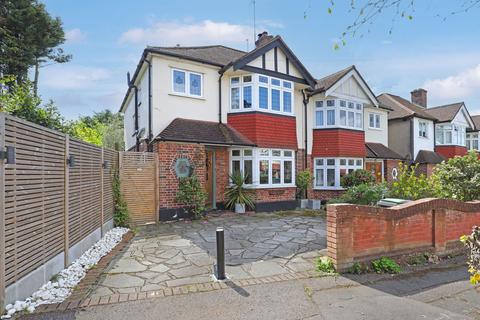 3 bedroom house to rent, Devon Close, Buckhurst Hiill, IG9