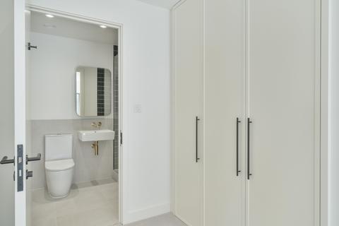 3 bedroom flat for sale, Riverscape Walk London E16