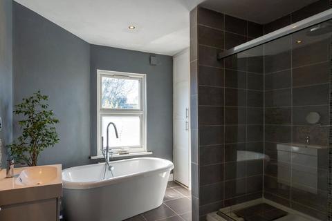 30 Mill Plat Avenue, Isleworth, TW7 6RD