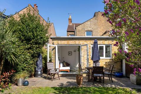 30 Mill Plat Avenue, Isleworth, TW7 6RD