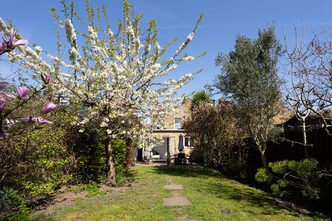 30 Mill Plat Avenue, Isleworth, TW7 6RD