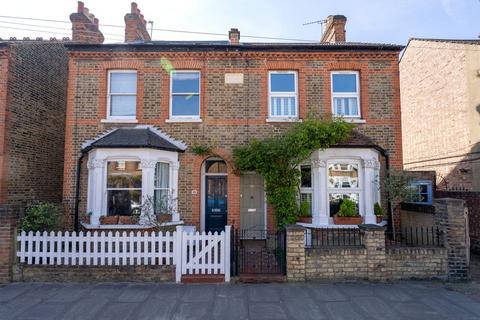 30 Mill Plat Avenue, Isleworth, TW7 6RD