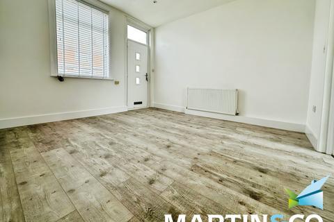 2 bedroom terraced house to rent, Hollin Lane, Wakefield WF4