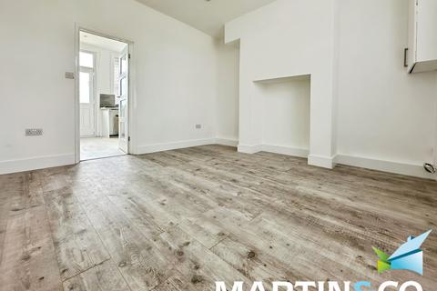 2 bedroom terraced house to rent, Hollin Lane, Wakefield WF4