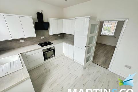 2 bedroom terraced house to rent, Hollin Lane, Wakefield WF4