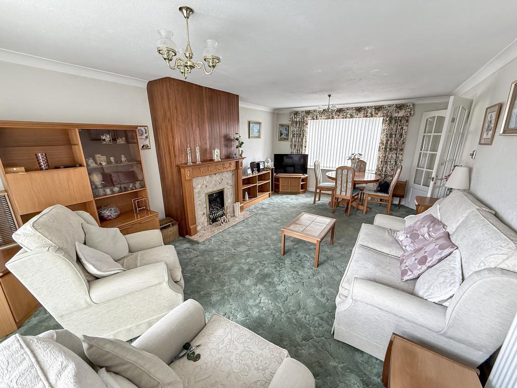 Living/dining room