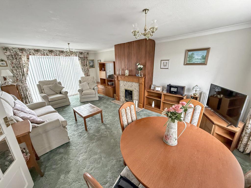 Living/dining room