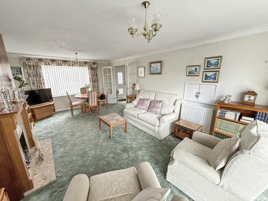 Living/dining room