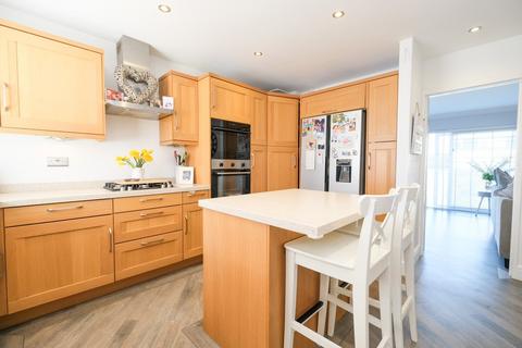 1 Fox Close, Orpington, BR6 6LR