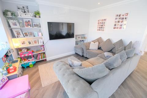 1 Fox Close, Orpington, BR6 6LR