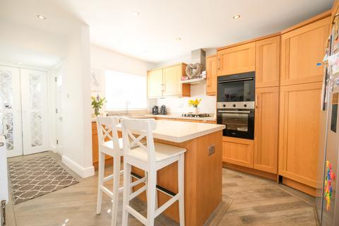 1 Fox Close, Orpington, BR6 6LR