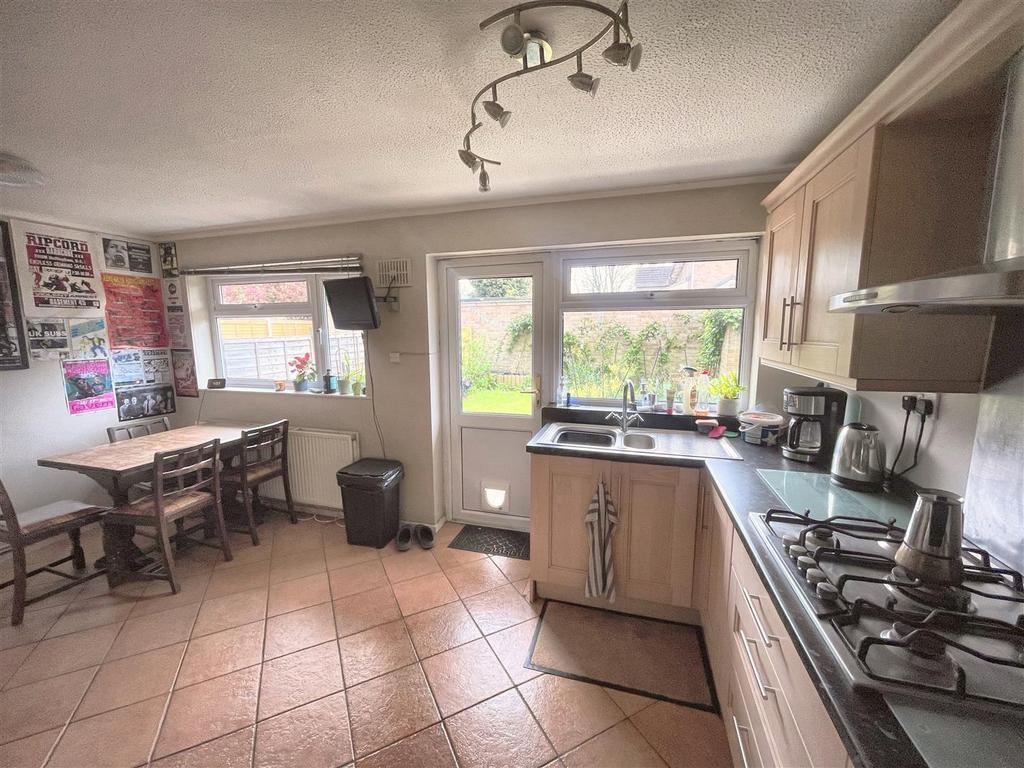 Kitchen2.jpg