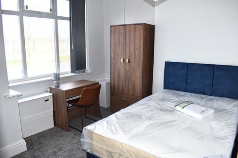 5 bedroom terraced house to rent, Moseley Road, Fallowfield, Manchester