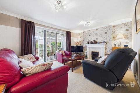 11 Hazel Close, Uttoxeter, ST14 8UT