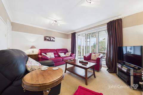 11 Hazel Close, Uttoxeter, ST14 8UT