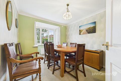 11 Hazel Close, Uttoxeter, ST14 8UT