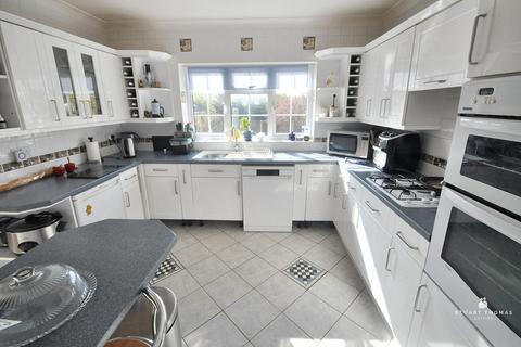 4 bedroom detached house for sale, Daws Heath Road, Benfleet