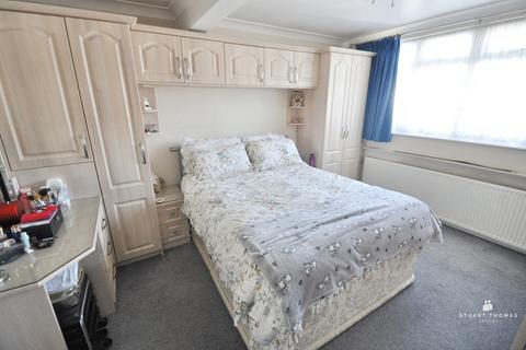 4 bedroom detached house for sale, Daws Heath Road, Benfleet